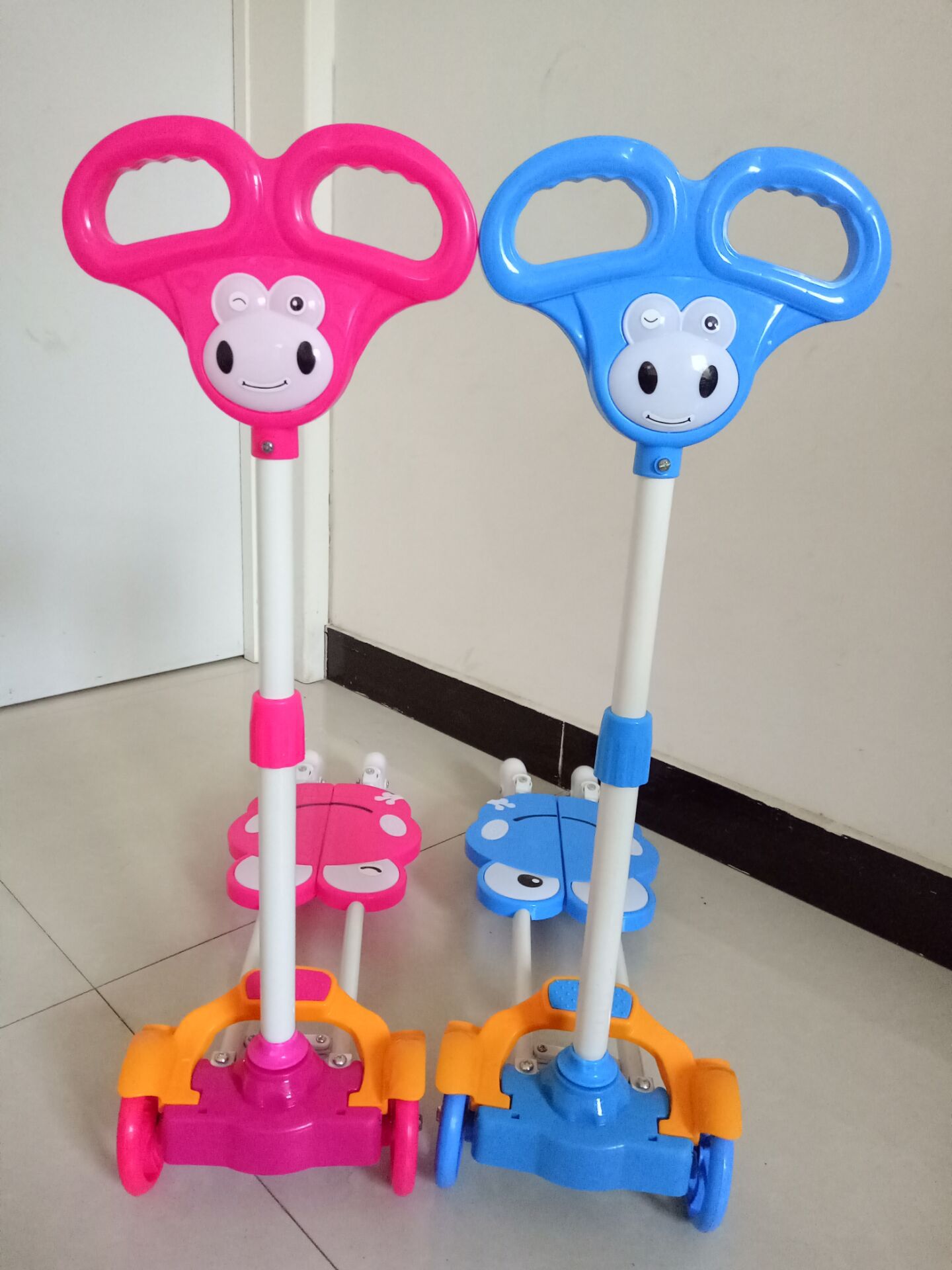 儿童滑板车漂移踏板车蛙式剪刀滑行车四轮闪光2-7岁可升降摇摆车|ruв категории игрушка/коляска/головоломка/блоки/модель, коляска/детей на роликах, Скутер - от Buy2taobao.com для оказания профессиональной услуги покупки агента Taobao