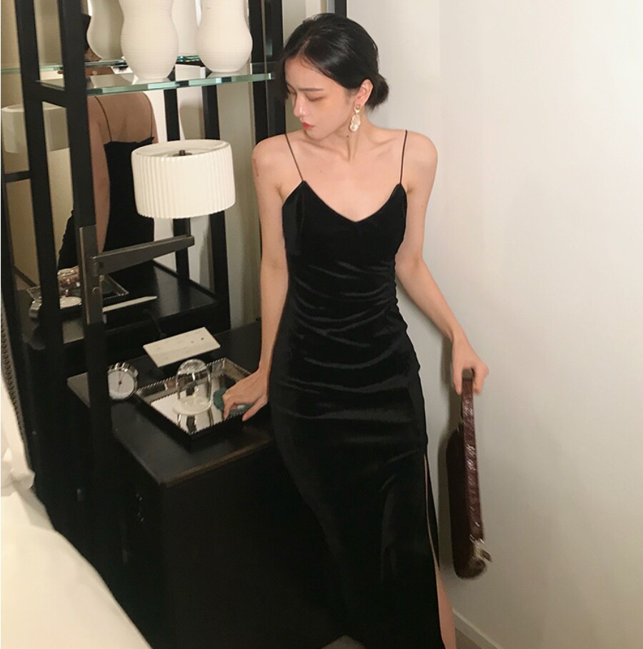 金丝绒连衣裙女高贵洋气2021秋装新款v领气质显瘦吊带裙打底裙