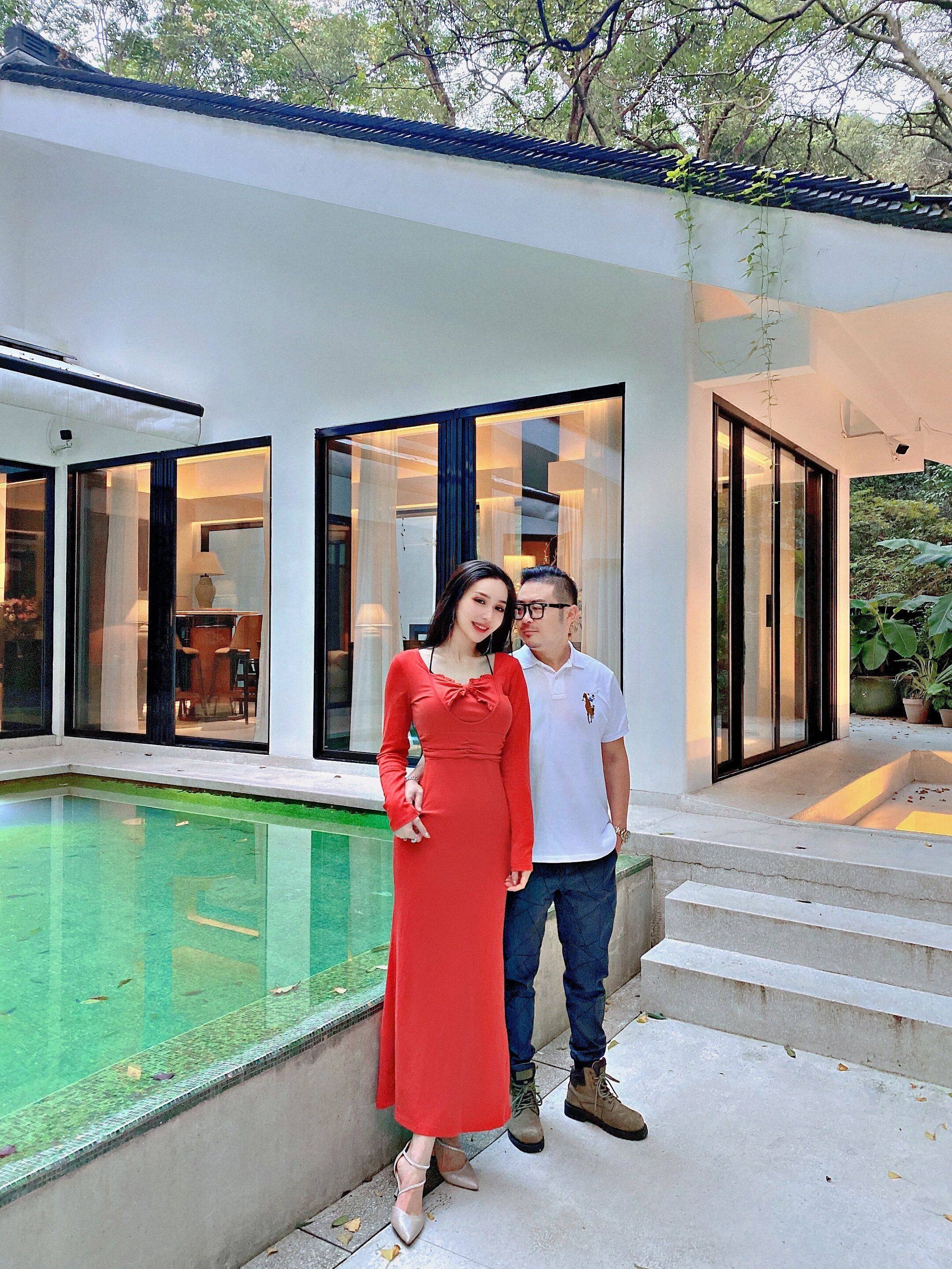 我是卡卡1995法式方领长袖褶皱针织连衣裙连衣裙