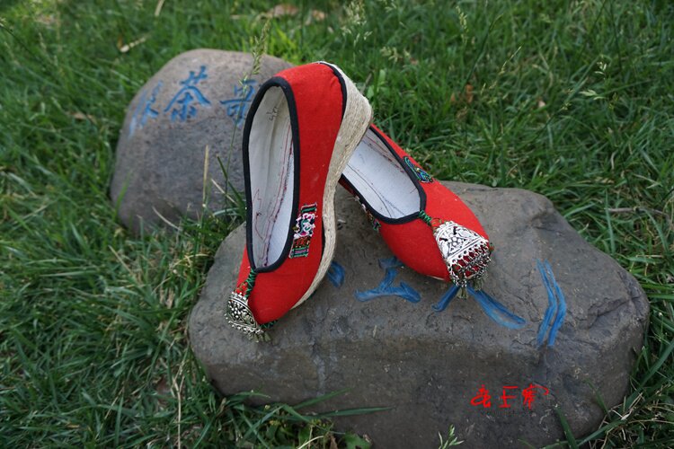 五色原创云南蛮王寨民族风纯手工苗银头高跟绣花鞋新娘婚鞋古装鞋