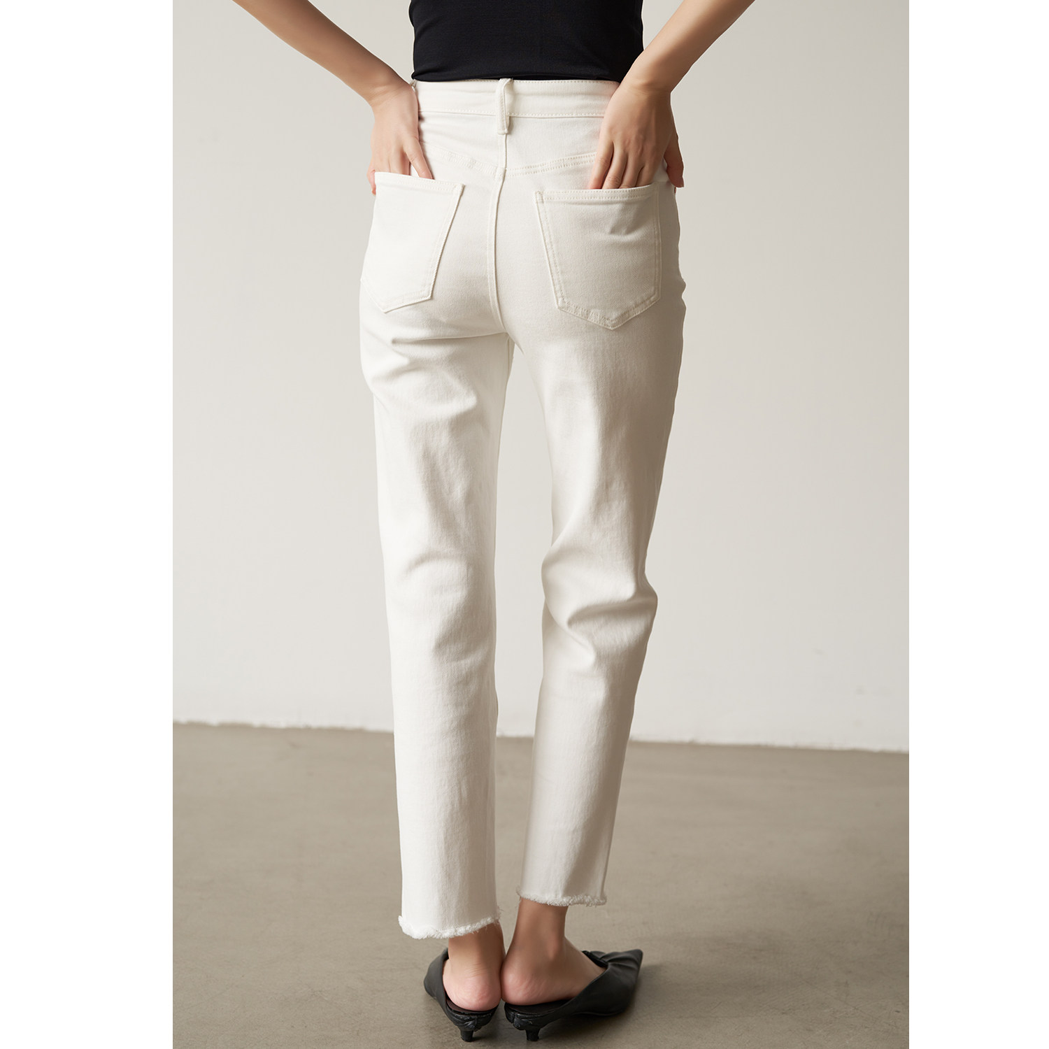 白色裤子破洞乞丐休闲裤小脚拉链男士牛仔裤已售200￥156券后价￥158