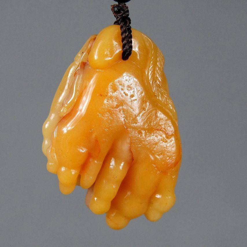 寿山石 田黄石 佛手 含绳重12.5克 肉色好工艺细腻