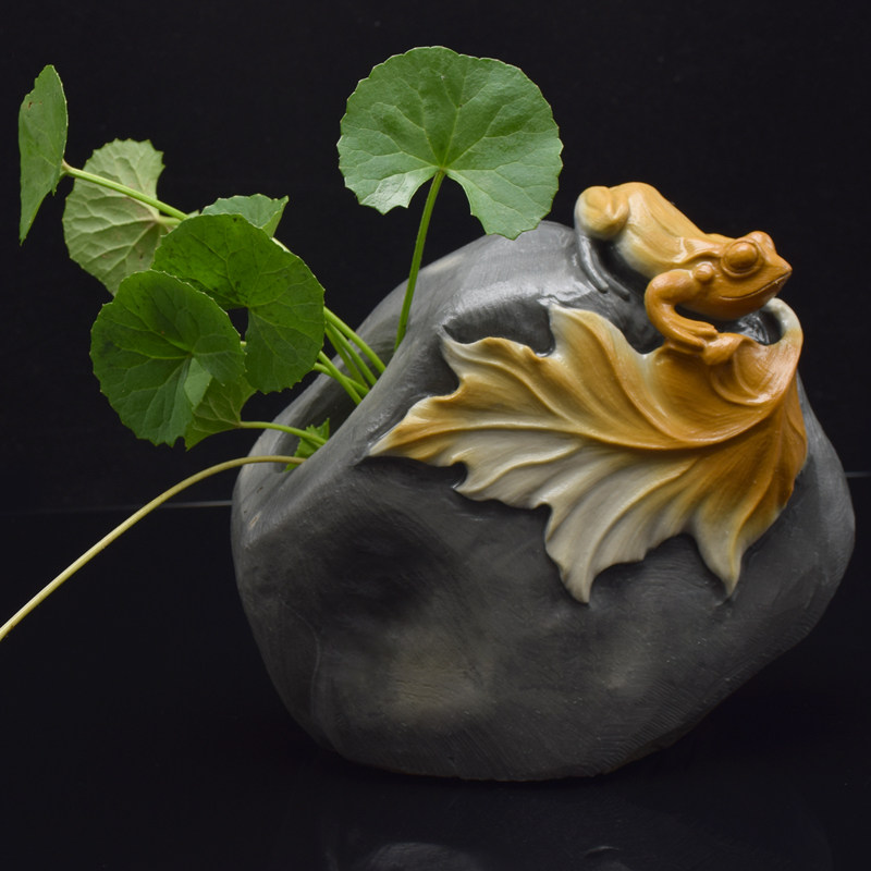 寿山石山秀园石巧雕青蛙《顶呱呱》石艺俱佳