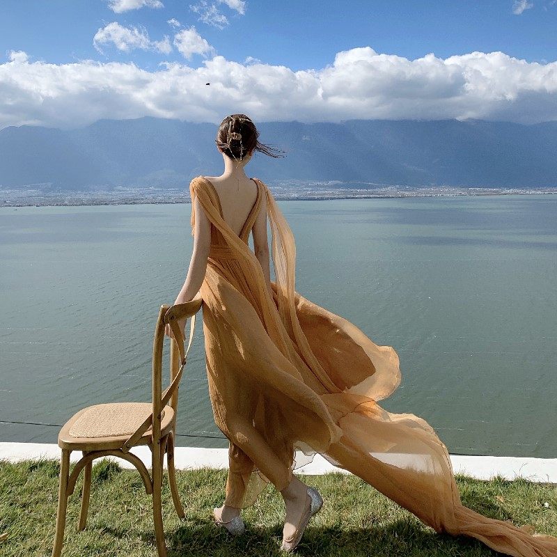 适合去云南旅游拍照的拖尾长裙子雪纺v领连衣裙女海边度假沙滩裙