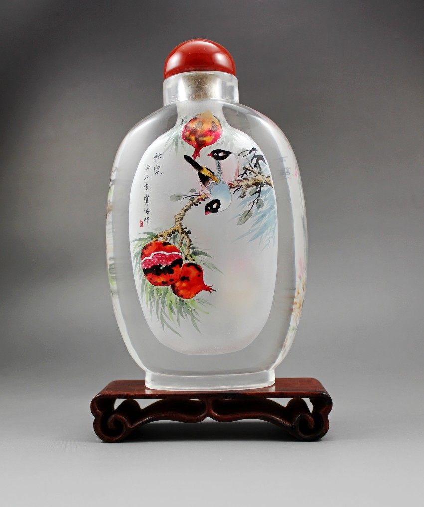 名家内画鼻烟壶收藏投资造晶寒冰作春意