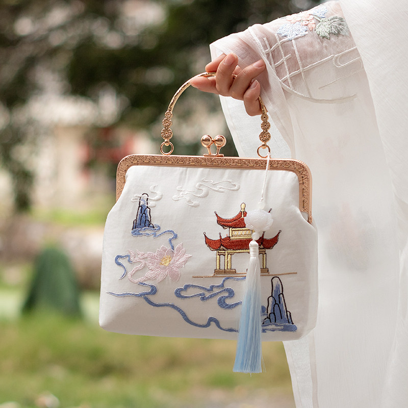 2022新品原创明制汉服包包手提斜挎中国古风绣花风景流苏小方包