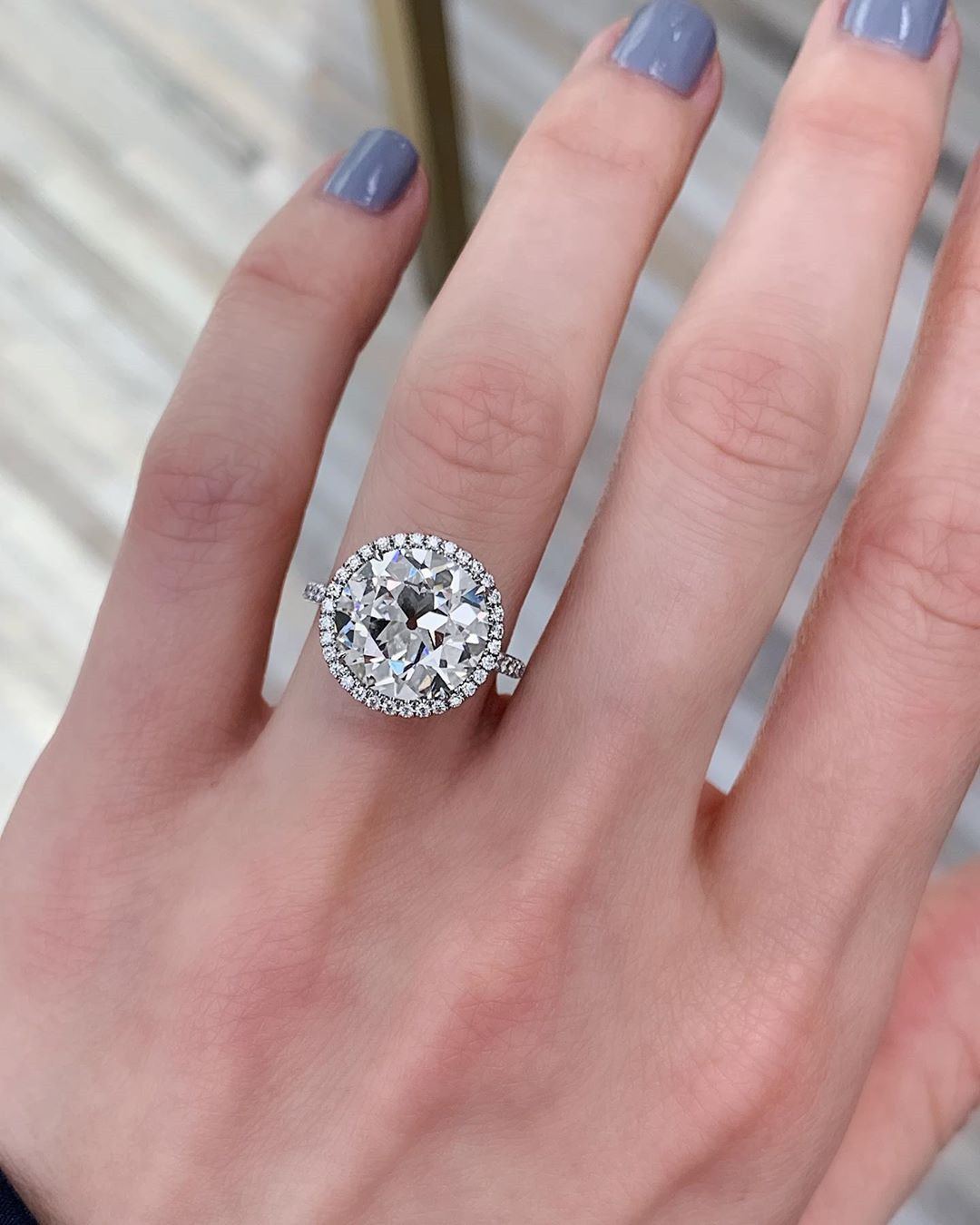 18k白金设计师halo钻戒d色莫桑钻圆钻5克拉求婚戒指missmoon新品