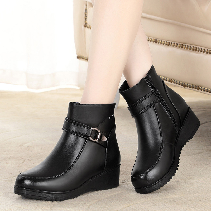 雪地意尔康2018冬季妈妈鞋真皮羊毛女短靴中老年女棉鞋平底女靴子