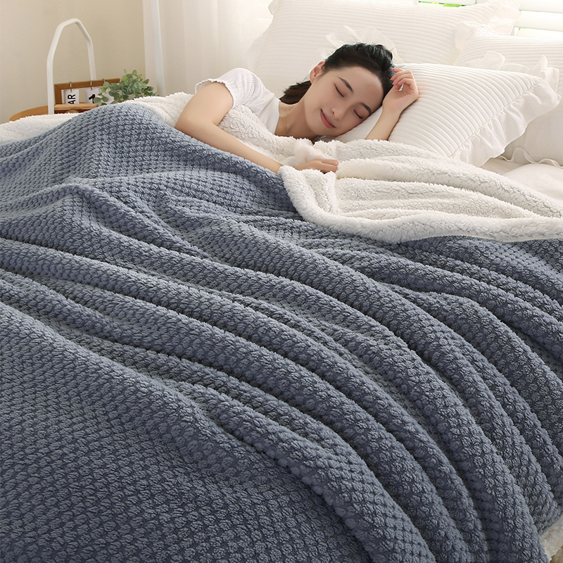 冬季办公室午睡披肩毛毯牛奶绒空调毯子沙发盖毯珊瑚绒小被子加厚