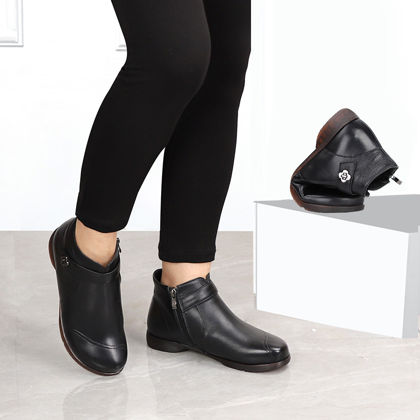 郡谊大码加肥女鞋43加宽真皮44短筒46休闲平底保暖中年妈妈棉鞋45