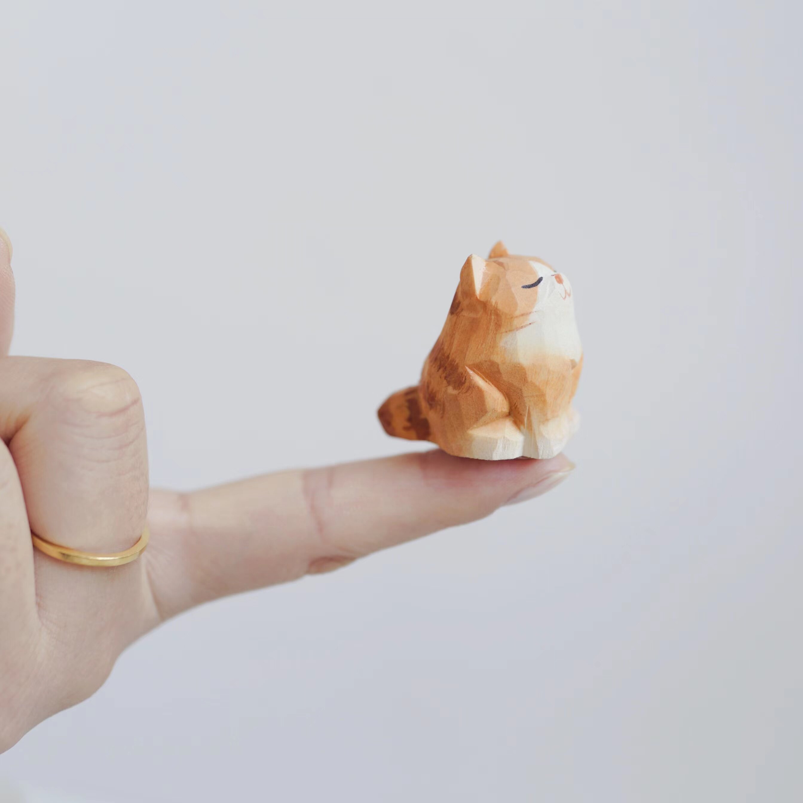 ohe生日礼物女生迷你招财猫小摆件指尖木雕治愈系猫咪可爱小柴犬