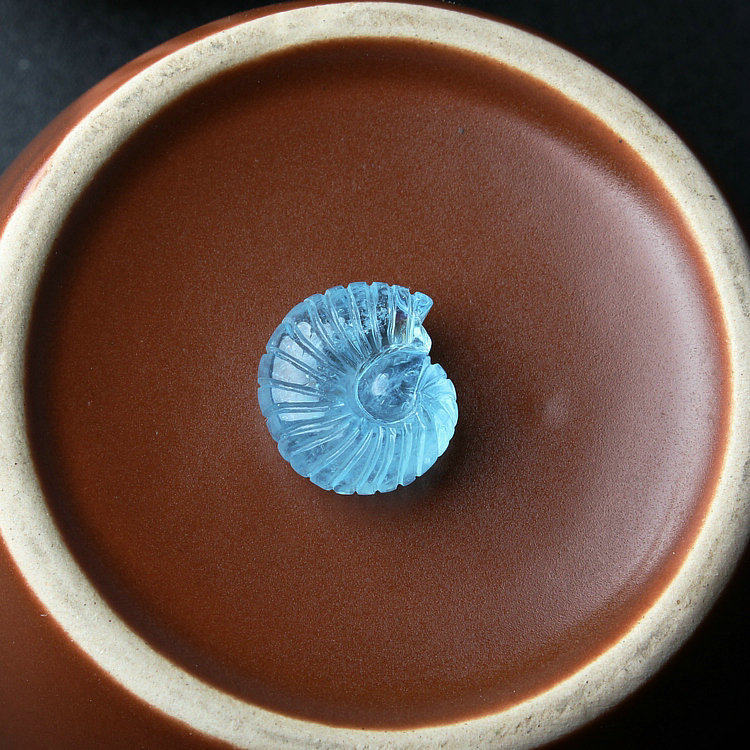 东海水晶珠宝商城-精品天然海蓝宝海螺吊坠冰透体蓝色雕刻水晶