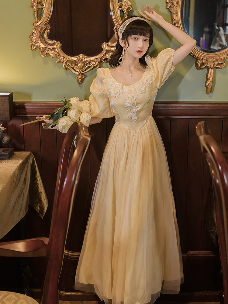 夏季款法式别致设计感小众复古宫廷风泡泡袖连衣裙黄色公主裙子
