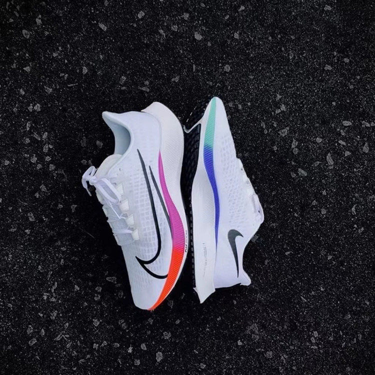 nike/耐克pegasus女子gs白彩虹飞马37气垫跑步鞋cj2099-112
