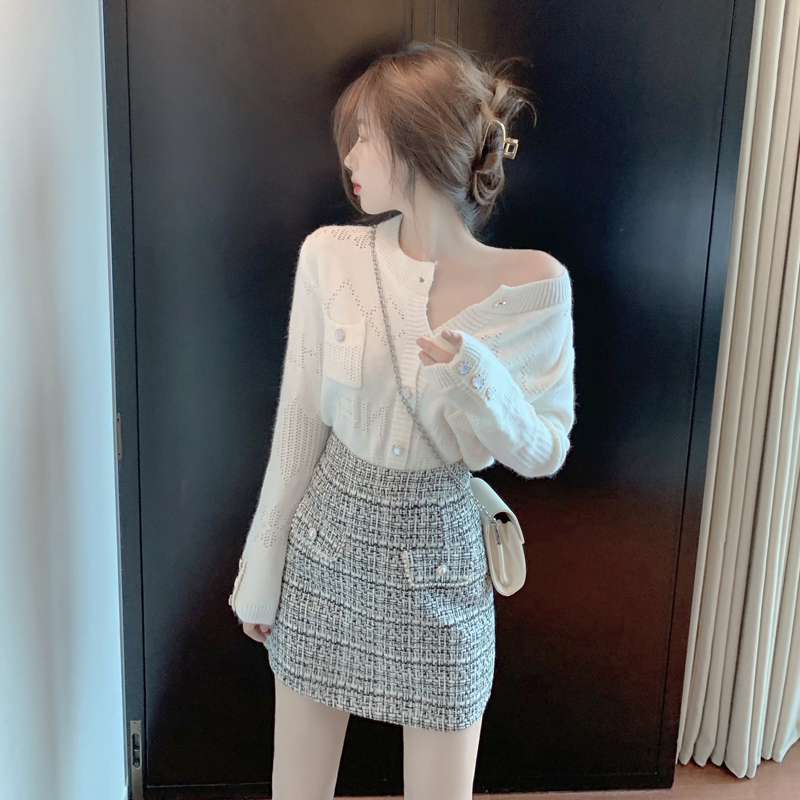 性感镂空针织开衫上衣女洋气小香风粗花呢半身裙时尚套装两件套在类目 女装/女士精品, 套装/学生校服/工作制服, 时尚套装中 - 来自Buy2taobao.com提供专业的淘宝代购服务