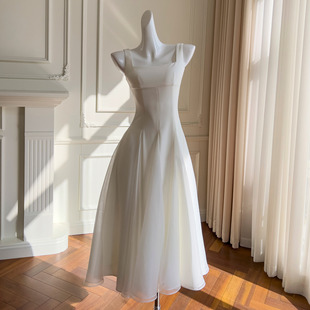 白色吊带连衣裙温柔气质小白裙法式名媛风修身收腰无袖长裙