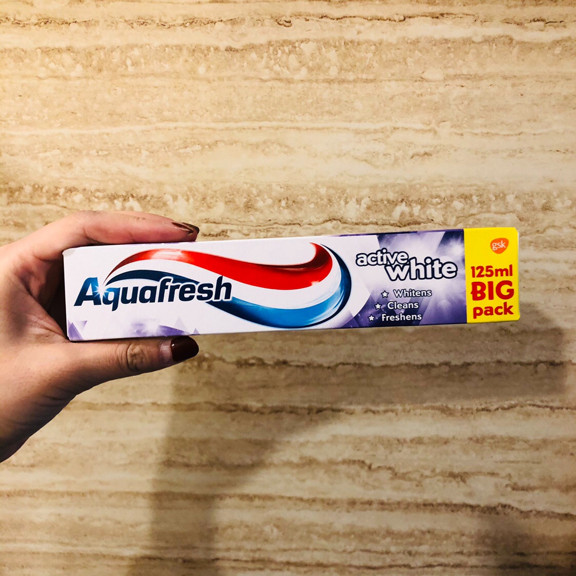 特惠装!美白款紫罗兰香牙膏!有货立发英国代购aquafresh 125ml在类目 洗护清洁剂/卫生巾/纸/香薰, 洗发沐浴/个人清洁, 口腔护理, 牙膏中 - 来自Buy2taobao.com提供专业的淘宝代购服务