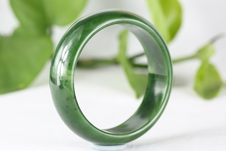 和田玉碧玉手镯 有水线 重84.29克内径60mm