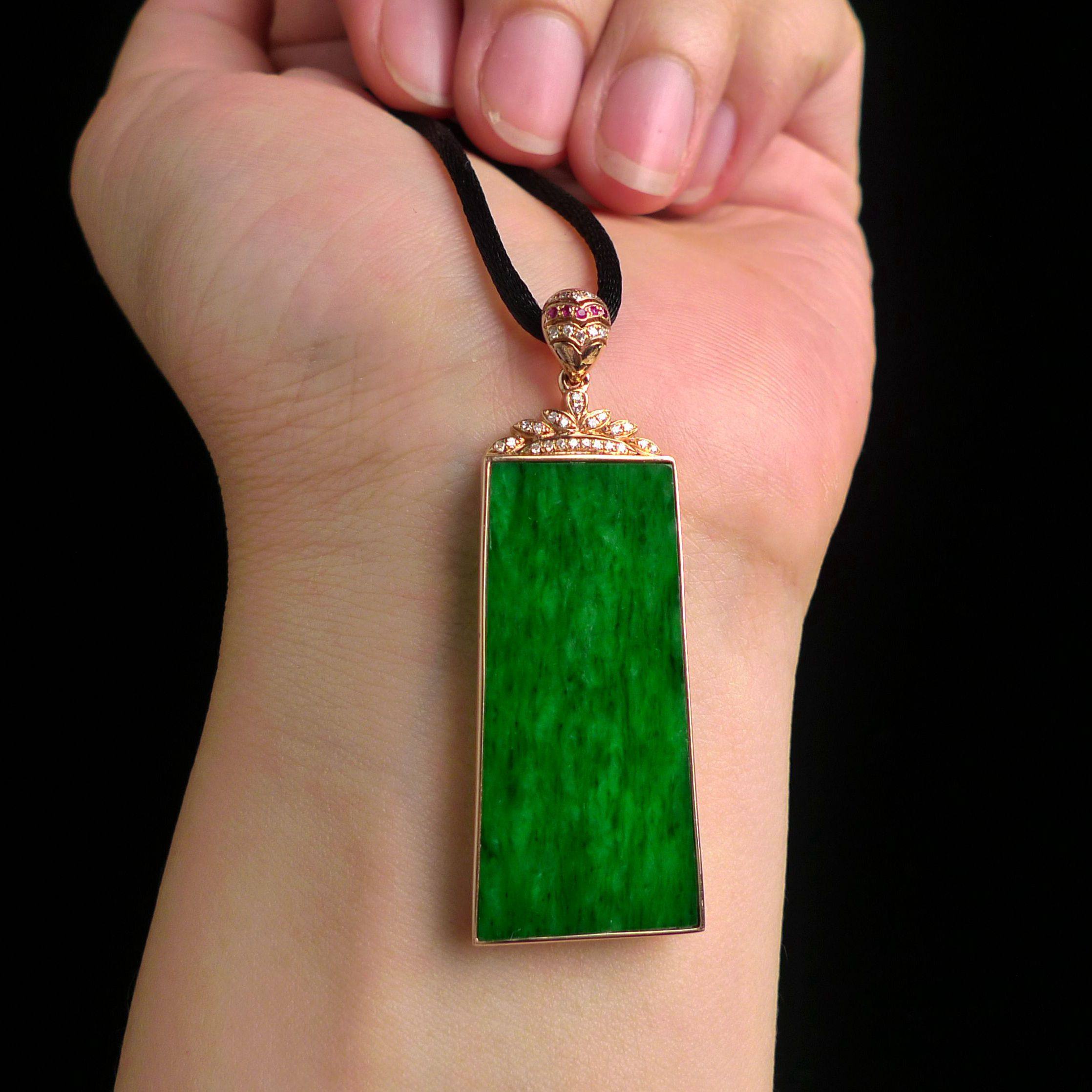 天然a货翡翠 18k黄金真钻镶满辣阳绿平安无事牌翡翠吊坠 7.07g - 拍卖
