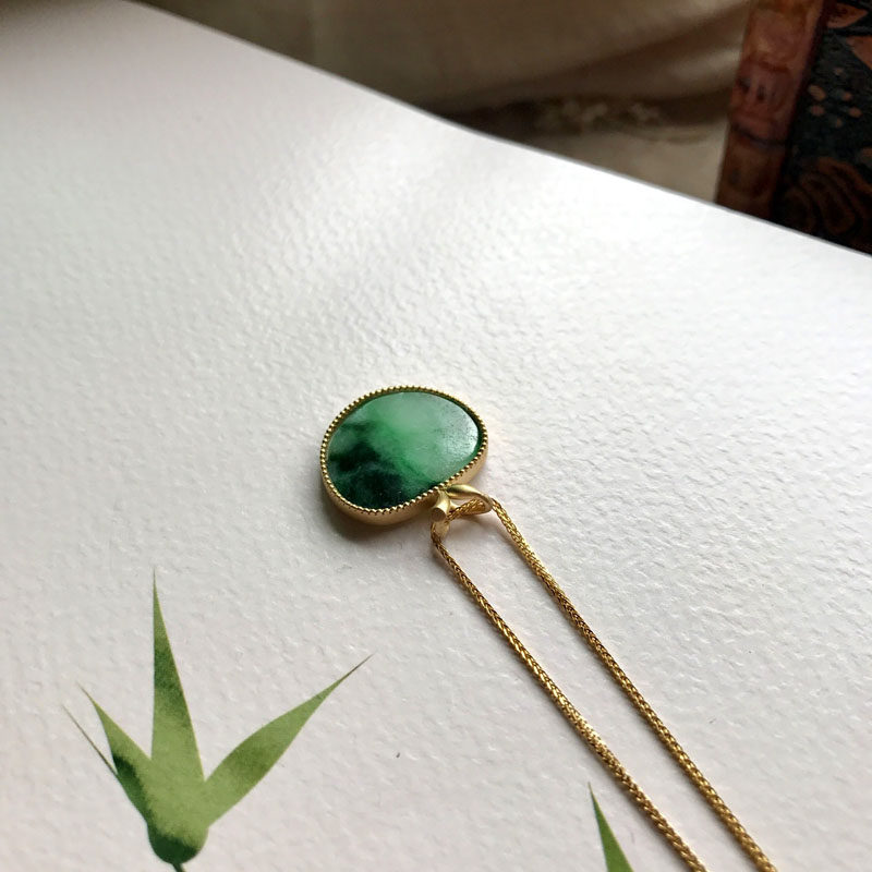 青涩时光 天然翡翠a货花青辣绿小苹果 18k金包边镶嵌吊坠——简家宝匣