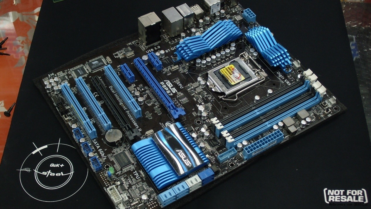 华硕p8p67 豪华主板1155行货正品 ddr3 全固态