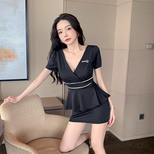 Low chest sexy V-neck Ruffle buttock wrap dress