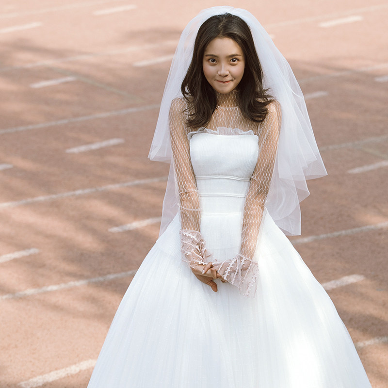 短款硬纱新娘蓬蓬纱双层自拍网红拍照森系婚纱头饰带插梳