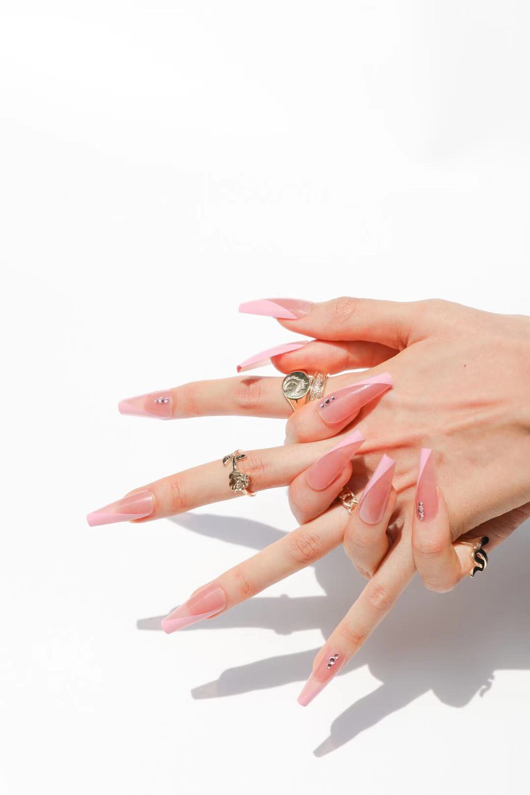 nail porn| 水钻粉边法式欧美风长t穿戴甲 辣妹美甲成品现货孕妇