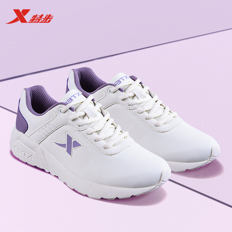 特步皮面运动鞋