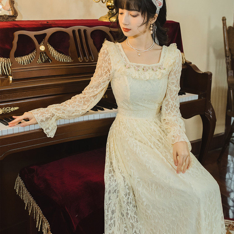 苏浅与慕颜春季新款法式少女方领修身蕾丝仙气连衣裙优雅长裙子