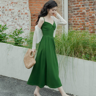苏浅慕颜设计感小众绿色吊带裙女夏季高级气质赫本显瘦露背连衣裙