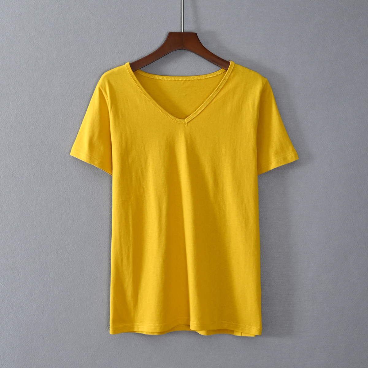2021年夏装新款女短袖宽松v领纯色经典简约t恤衫上衣服显瘦气质潮