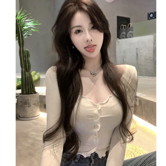 直播衣服女主播服装上镜性感v领显胸大气质小心机纯欲甜辣上衣秋