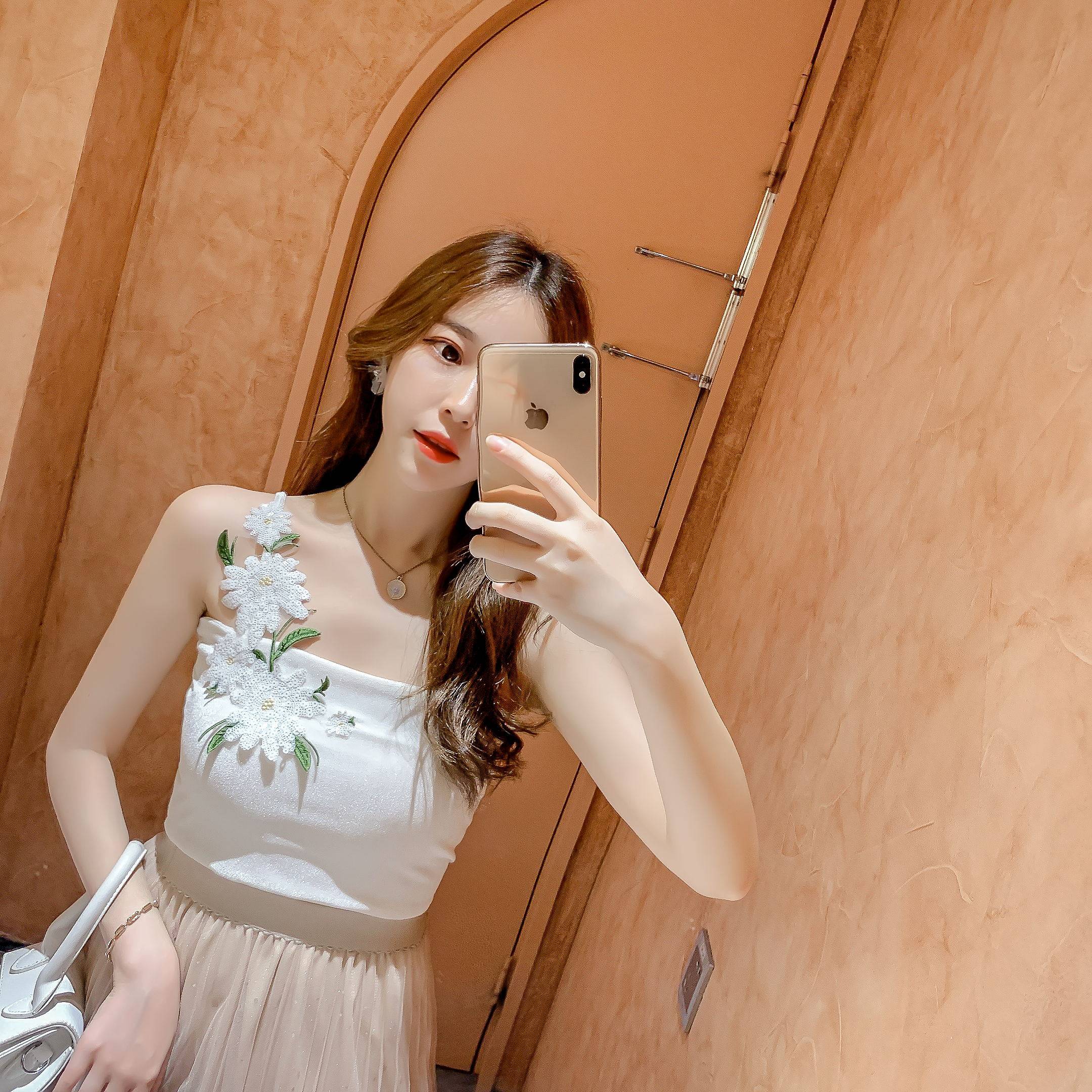 2020网红直播衣服女主播服装上镜