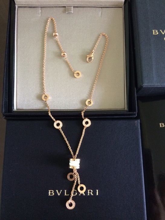 宝格丽项链盒子图片|百搭经典的宝格丽慈善款