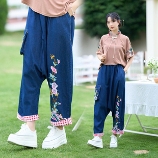 民族风女装2024新款少女学生大码宽松国潮牛仔裤复古绣花阔腿裤子