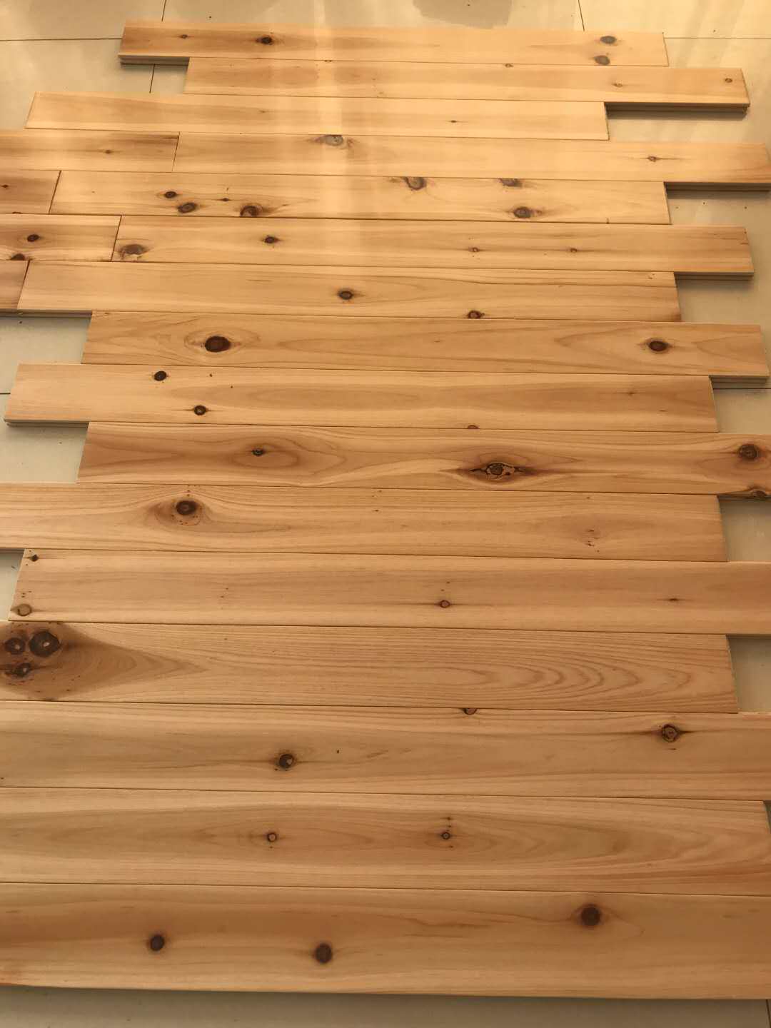 天然白嫩香杉木有节素板实木环保室内免漆地板惊爆低价厂家直销