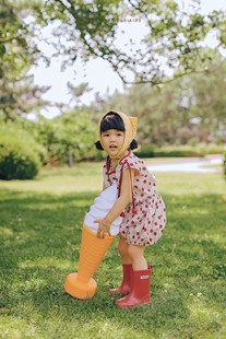 儿童摄影主题服装影楼大童女孩拍照服装红波点服装外景冰激凌道具