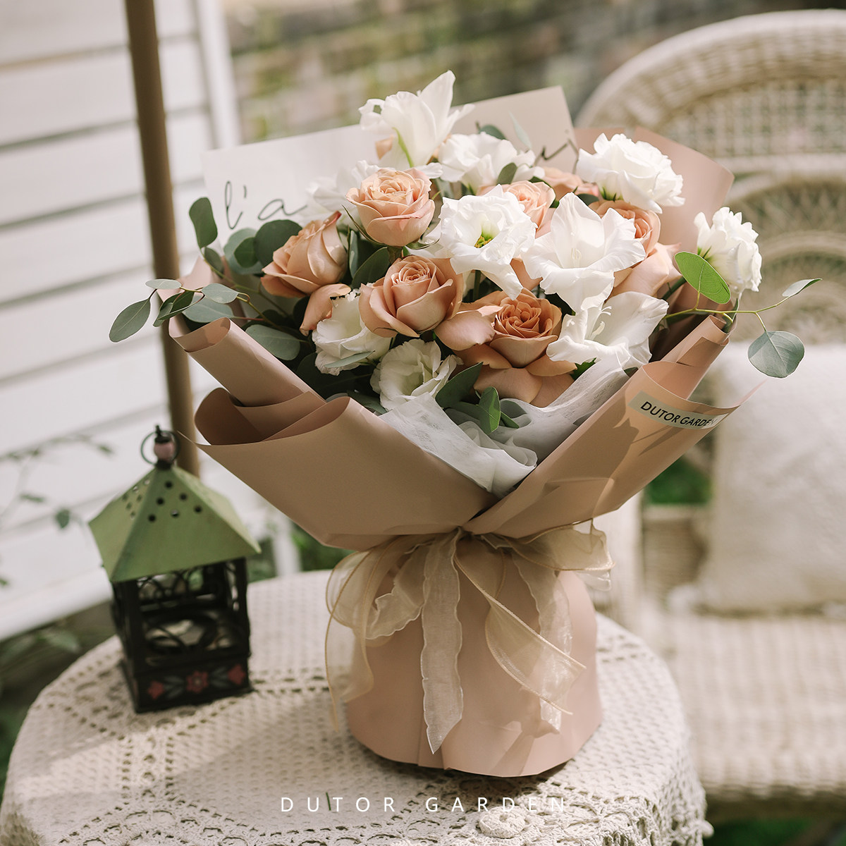 杜朵花园的优惠券大全—复古花束白色剑兰卡布桔梗混搭闺蜜女友生日