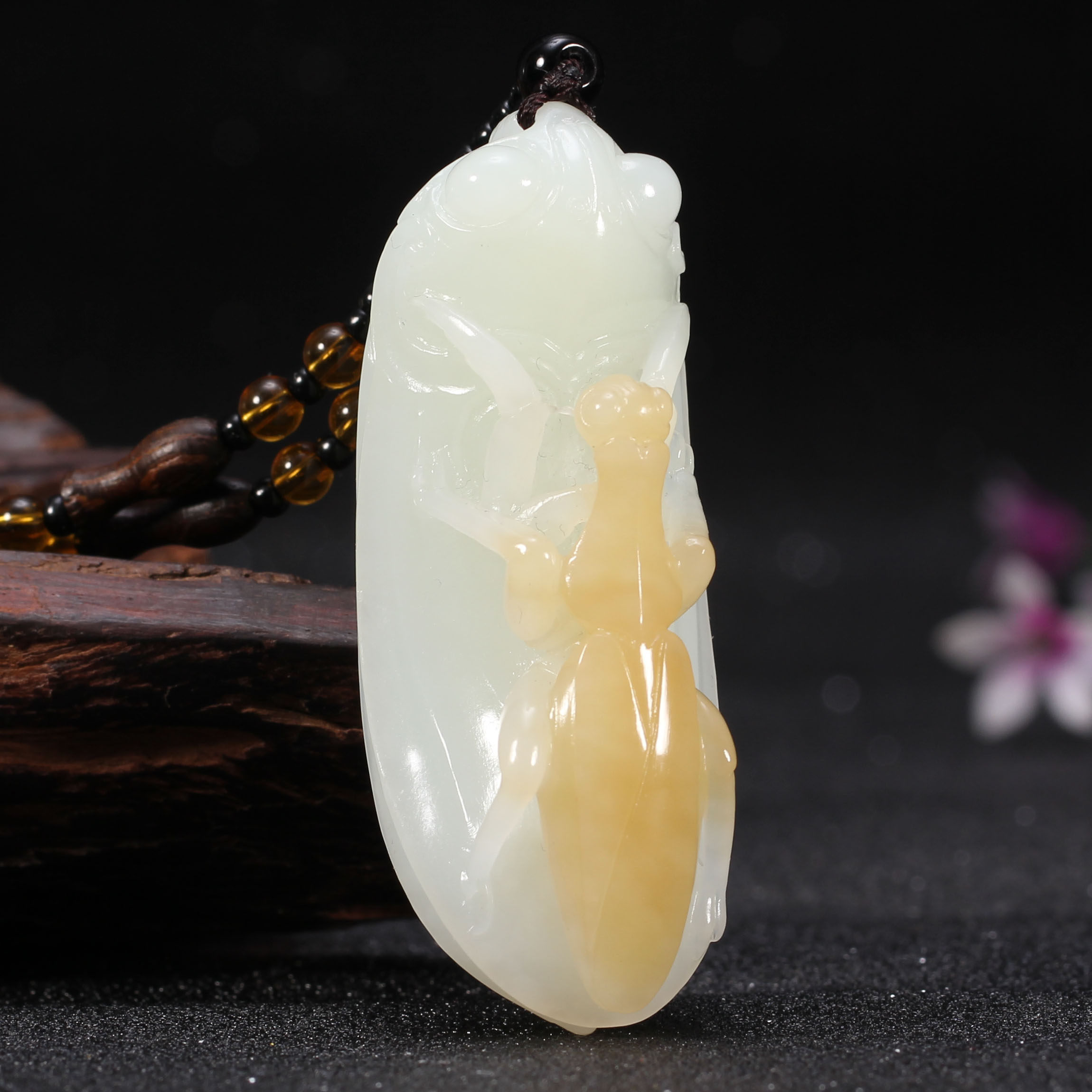 巧雕和田玉糖白玉挂件 螳螂扑蝉57.501g