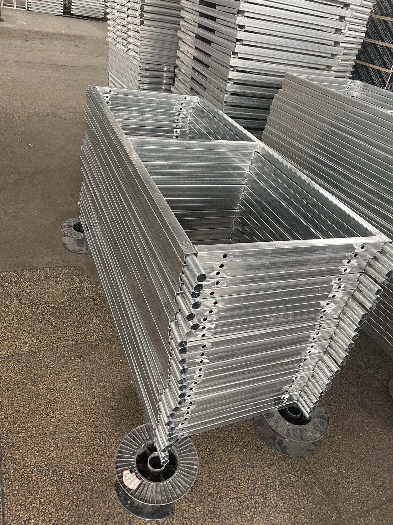 led显示屏日字架大屏背架目字架