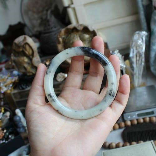 天然玉石保真和田玉青花黑白分明古典圆条手镯内径59mm带证书