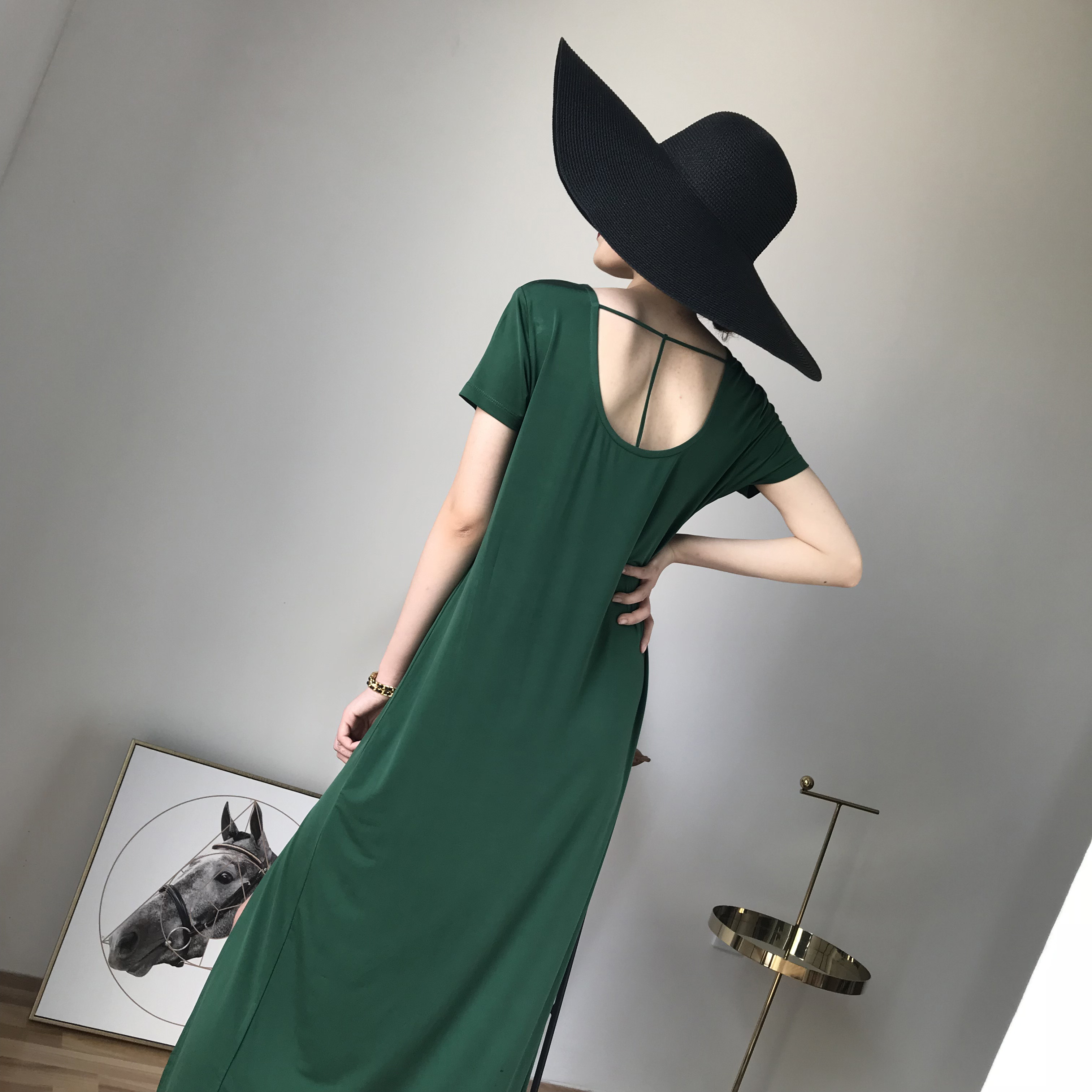 lvva初秋雾面高级感黑色墨绿色侧开叉长款露背小心机t恤连衣裙