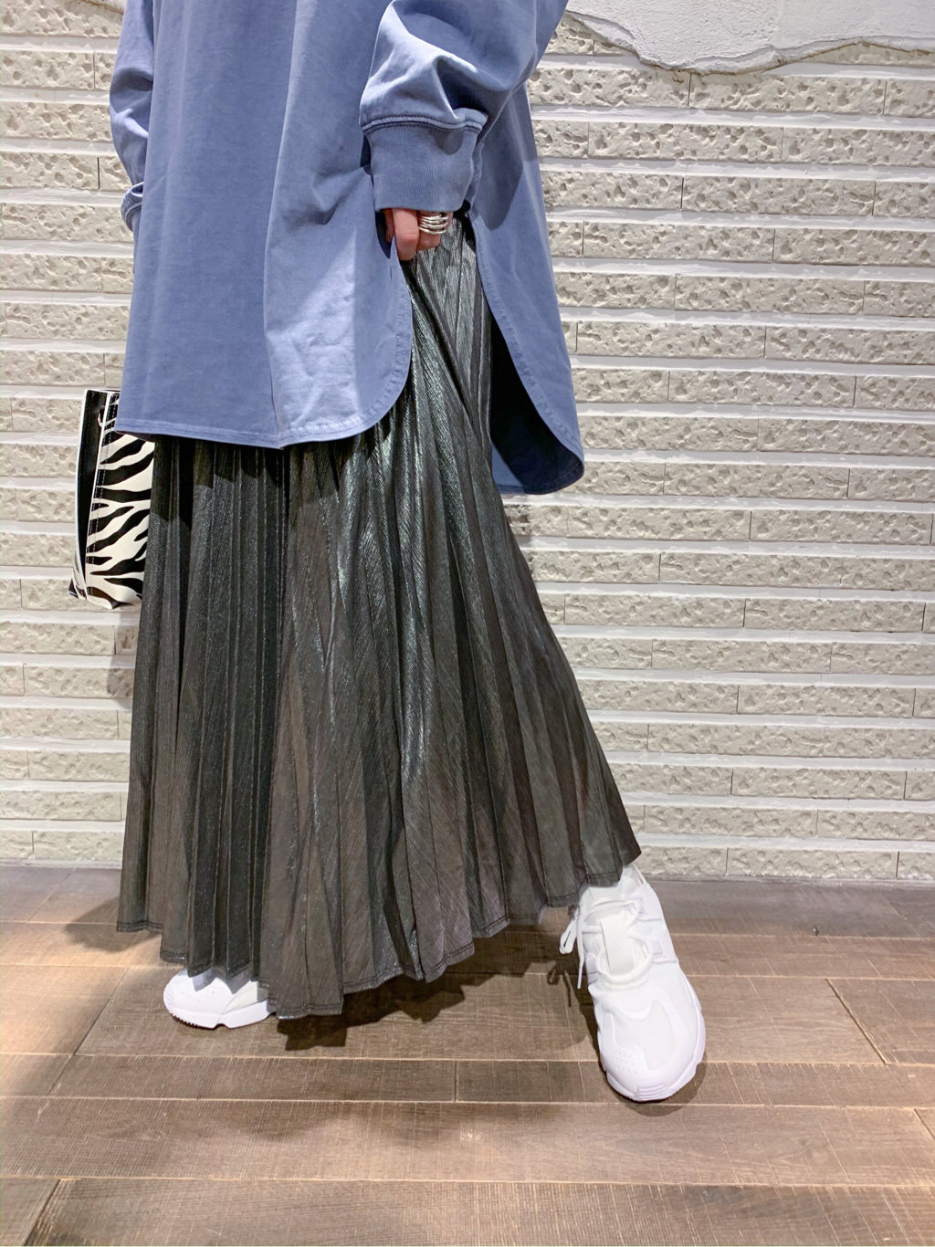 一折银色半身裙_光泽感百褶裙 js 纯色半身裙长裙 日本2020春季日系