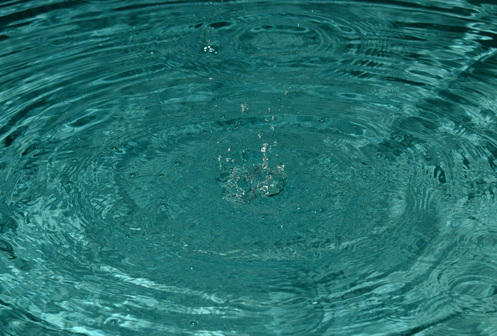 超长版清脆明亮空灵的泉水水滴的声音