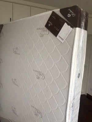 目前看来<参考>爱舒床垫和喜临门哪个更好，哪一个牌子比较大？