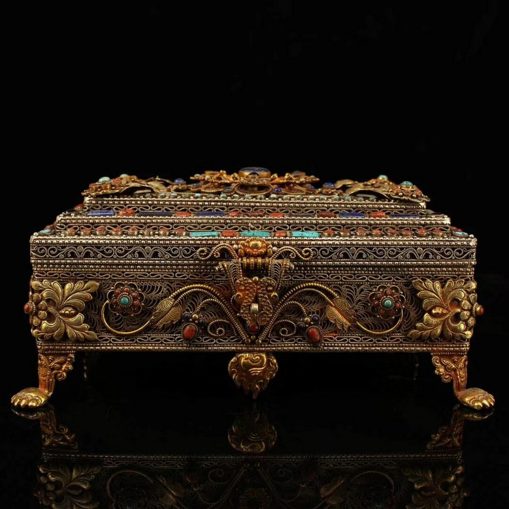 西藏寺院收老顶级工匠打造掐丝镶嵌宝石鎏金藏银首饰盒