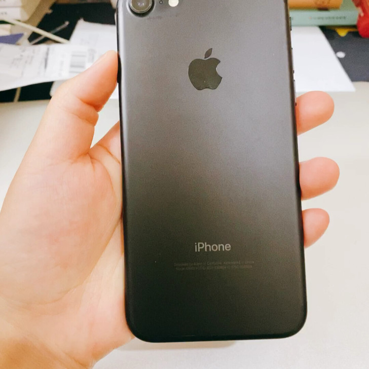 iPhone732G购于香港苹果专卖店，一直自用，保护的