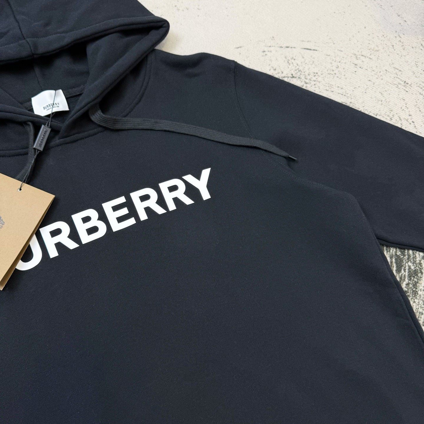 巴宝莉烧花字母连帽卫衣