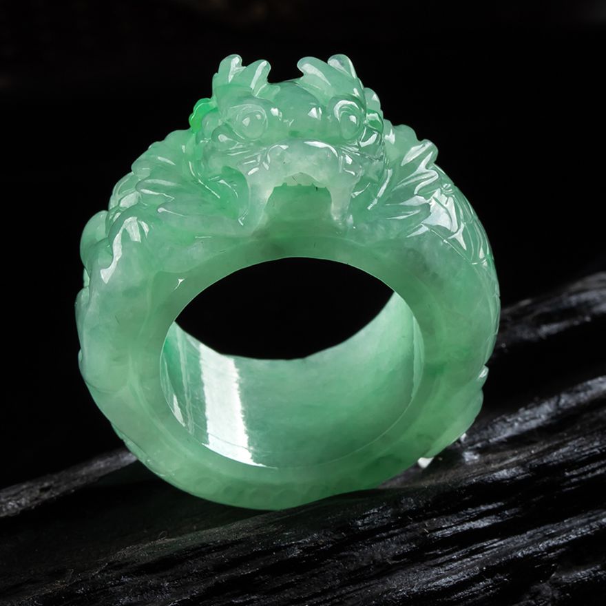 22mm精雕冰糯种飘龙戒指 天然缅甸翡翠a货 30.90克